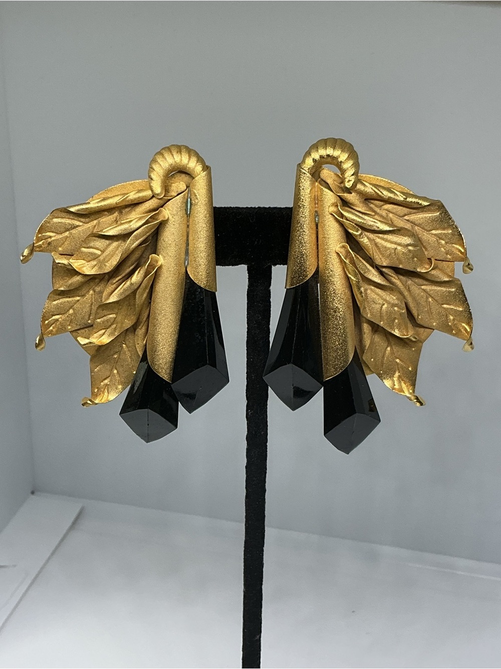 Vintage Couture Statement Earrings Gold Leaf Black Lucite Dagger Drop Clip On - Picture 2 of 9